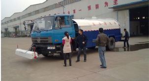路面高压清洗车图片
